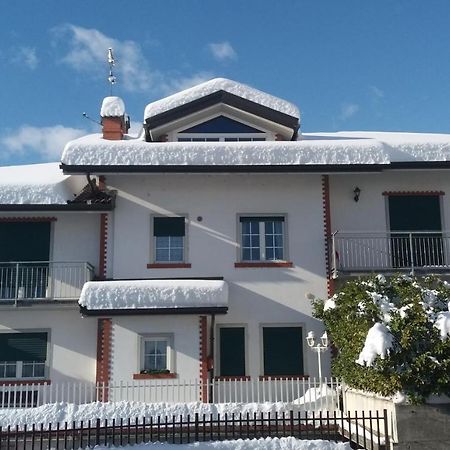 Villa Mafi Нюс Экстерьер фото